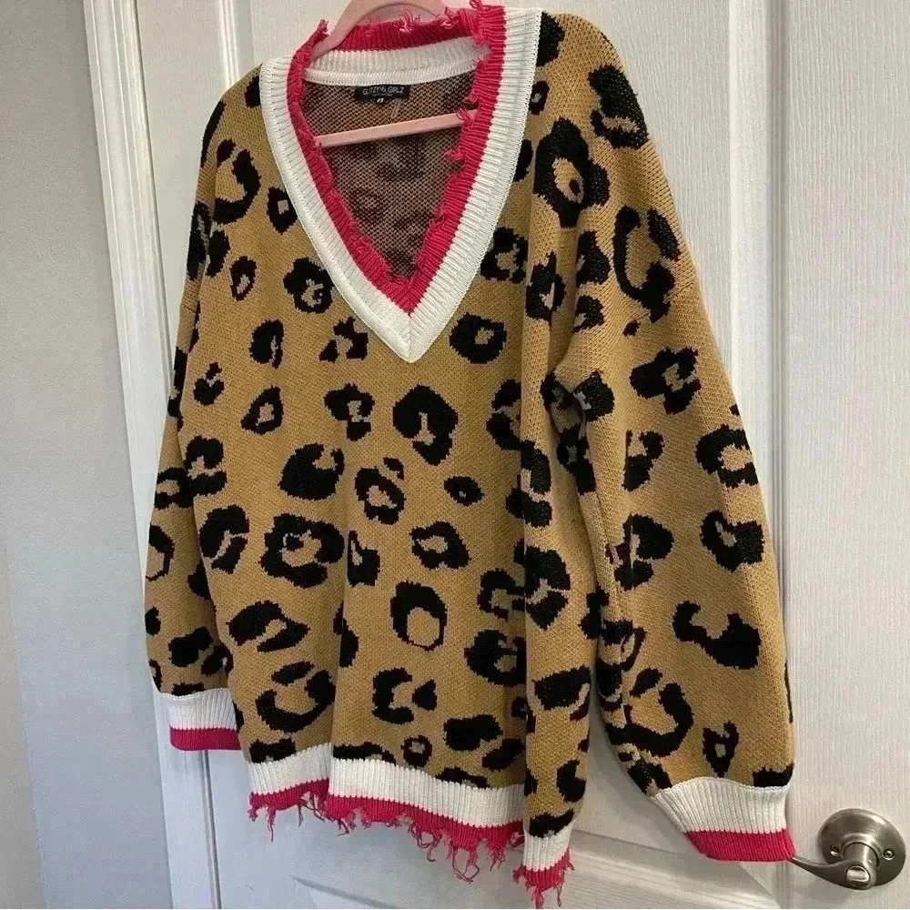 Leopard V-Neck Sweater with Fringes - Picture 4 of 10